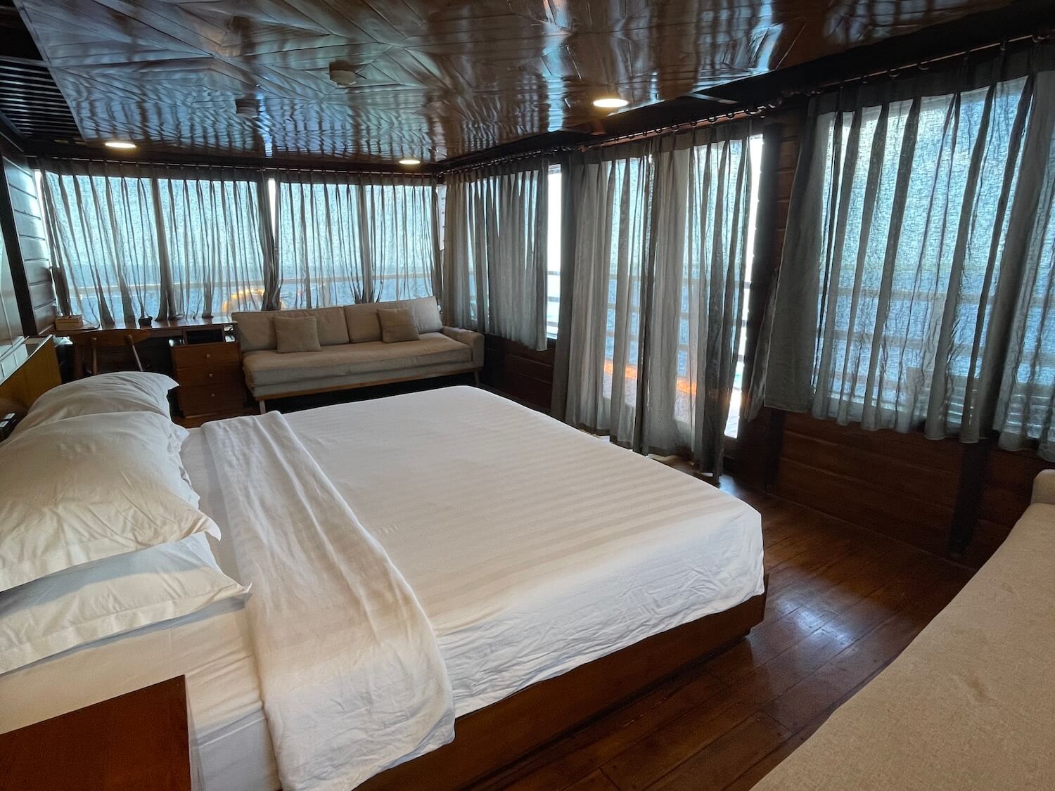 IMG 0633 【印尼 】Part 2：Neomi Cruise 頂級印尼船宿玩什麼？儒艮錘頭鯊旗魚大物團，一年一期跨洋行程獨家開箱