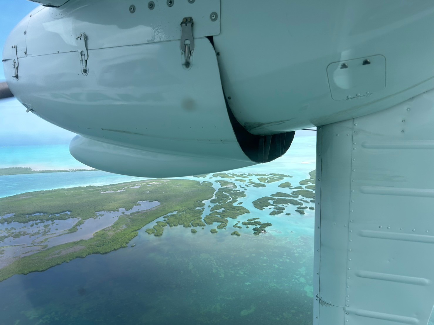 LINE ALBUM 貝里斯國內段小飛機（可包機） 231225 1 揭秘貝里斯旅遊亮點，飛越大藍洞到雨林探險，一起出發！