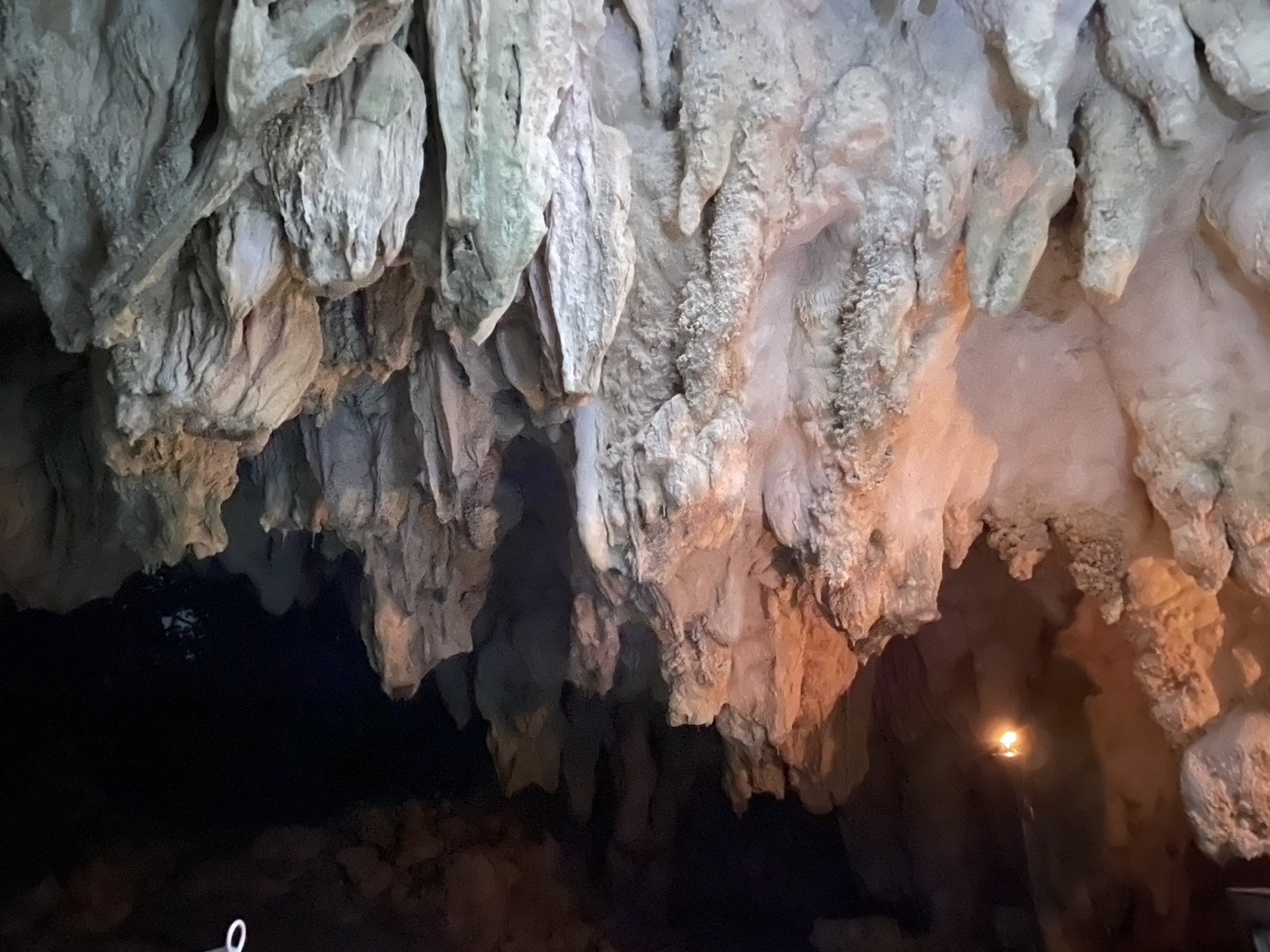 日本最大規模的鐘乳洞，上圖是只有參加UWAGA JUNGLE 叢林冒險，才會到達的秘密洞穴