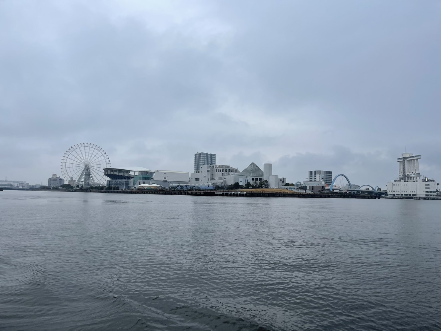 從不同角度欣賞名古屋港，對面就是名古屋市水族館
